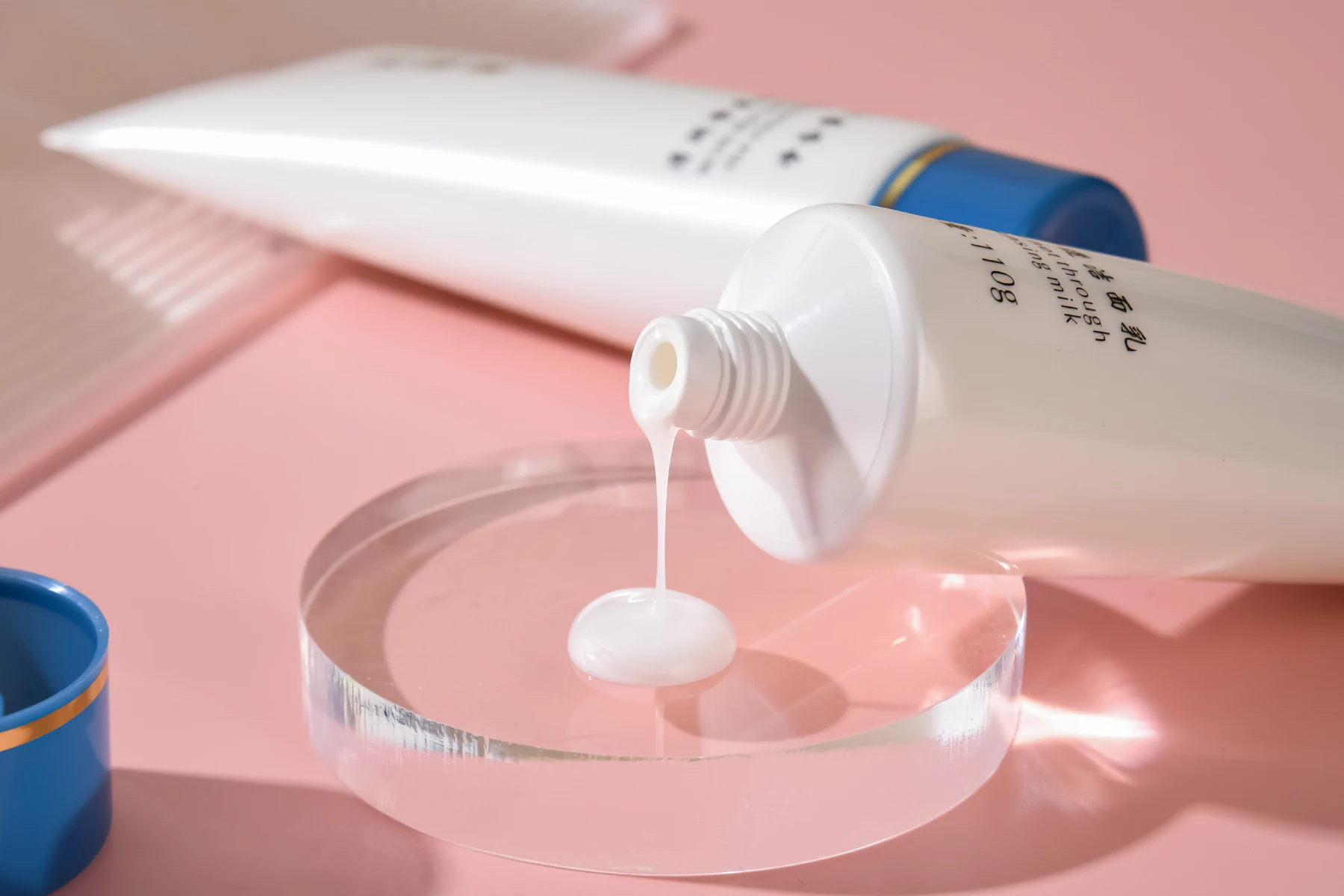 清润净透洁面乳产品展示